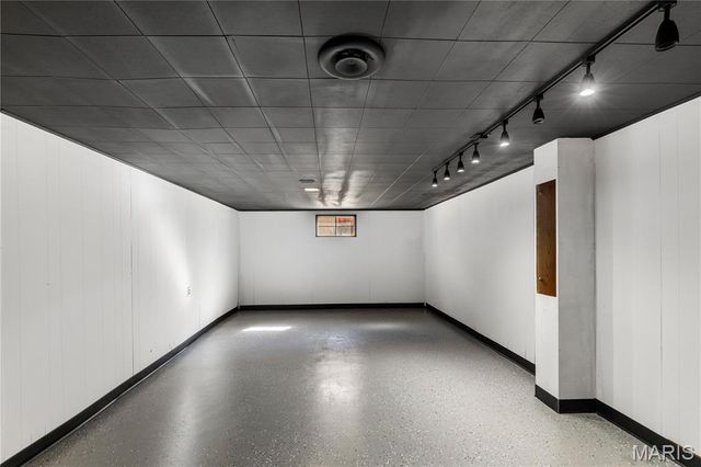 9800 Tullamoor Drive, St Louis, MO 63136