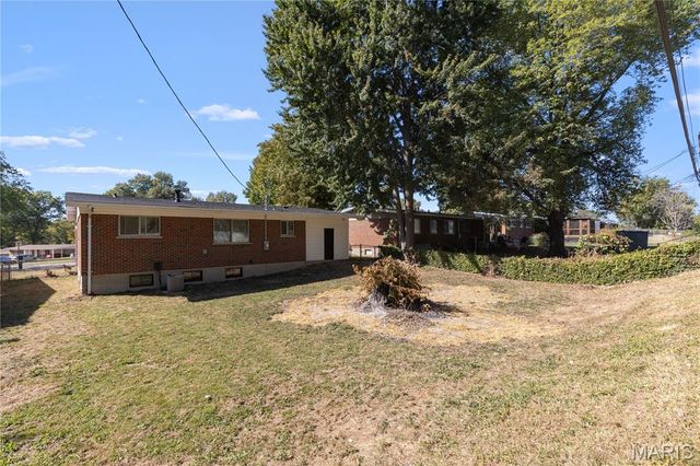 9800 Tullamoor Drive, St Louis, MO 63136