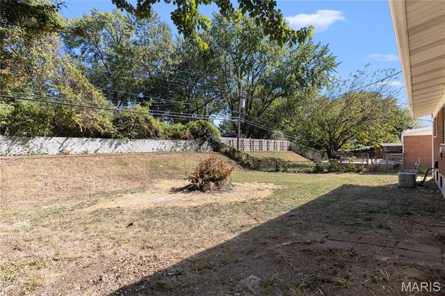 9800 Tullamoor Drive, St Louis, MO 63136