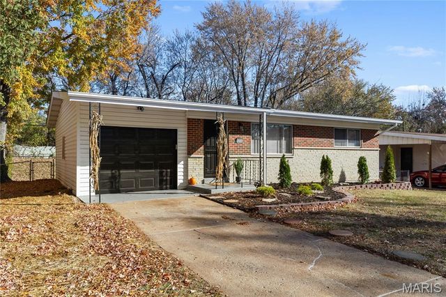 9800 Tullamoor Drive, St Louis, MO 63136