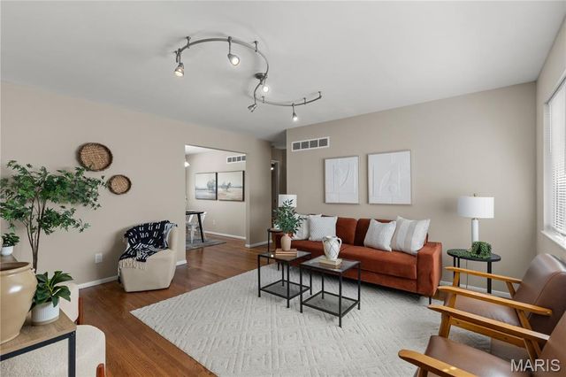 9800 Tullamoor Drive, St Louis, MO 63136