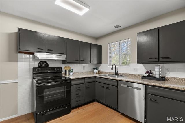 9800 Tullamoor Drive, St Louis, MO 63136