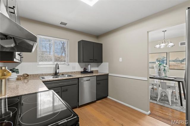 9800 Tullamoor Drive, St Louis, MO 63136