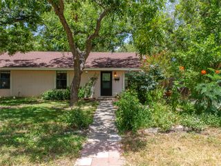 406 Concho ST B, Lockhart, TX 78644