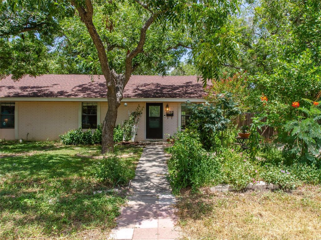 406 Concho ST B, Lockhart, TX 78644
