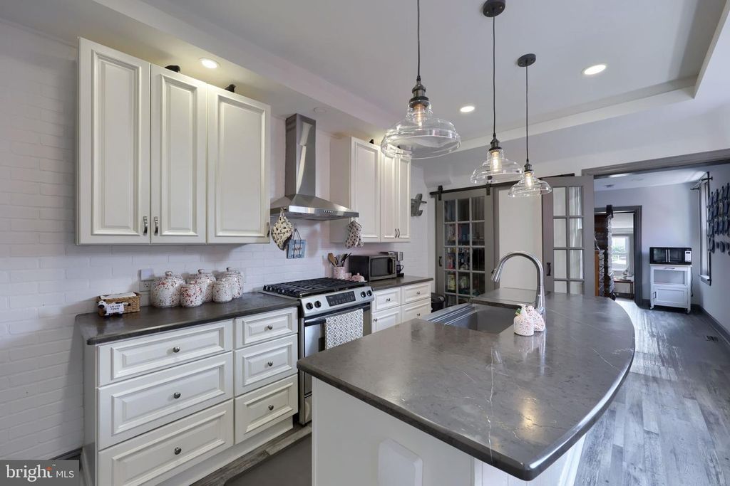 338 N 3RD ST, Columbia, PA 17512