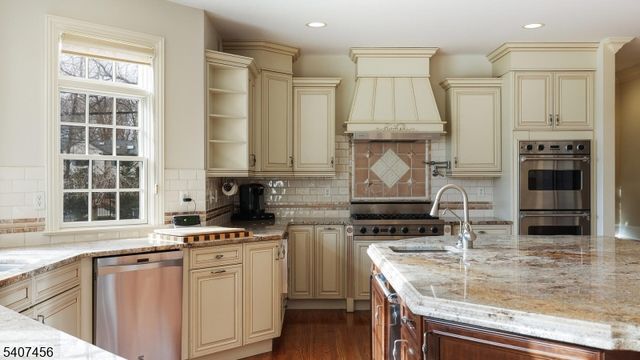 1 Hayduk Dr, Edison Twp., NJ 08820