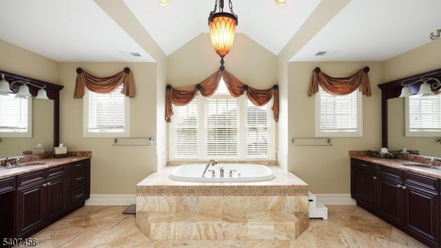 1 Hayduk Dr, Edison Twp., NJ 08820