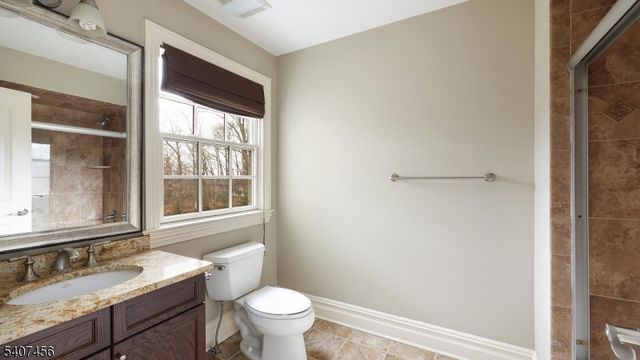 1 Hayduk Dr, Edison Twp., NJ 08820