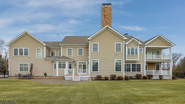 1 Hayduk Dr, Edison Twp., NJ 08820