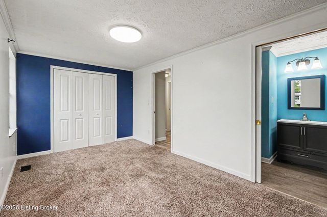 4505 Mesa Ct, Louisville, KY 40229