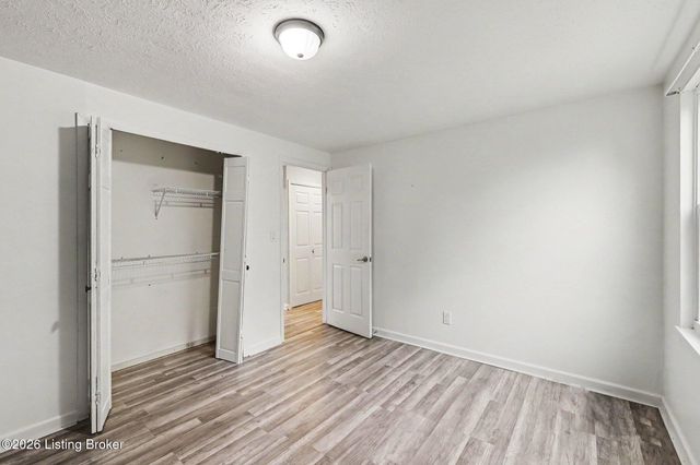 4505 Mesa Ct, Louisville, KY 40229