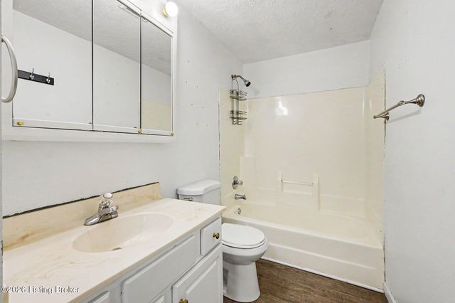 4505 Mesa Ct, Louisville, KY 40229