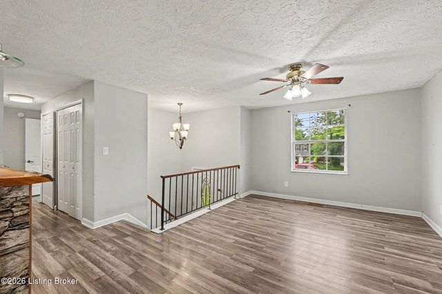 4505 Mesa Ct, Louisville, KY 40229