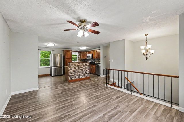 4505 Mesa Ct, Louisville, KY 40229