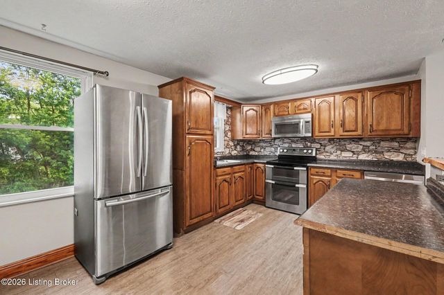 4505 Mesa Ct, Louisville, KY 40229