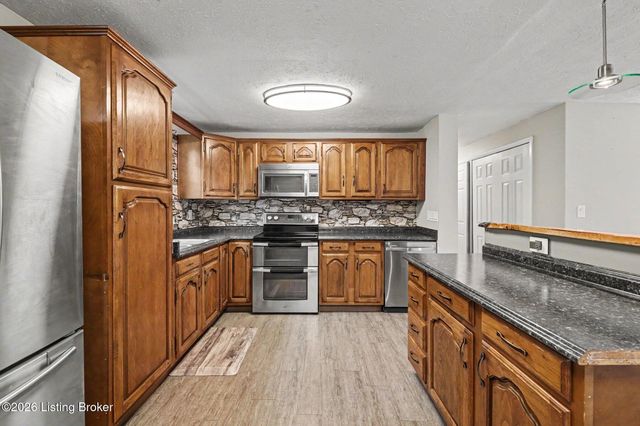 4505 Mesa Ct, Louisville, KY 40229