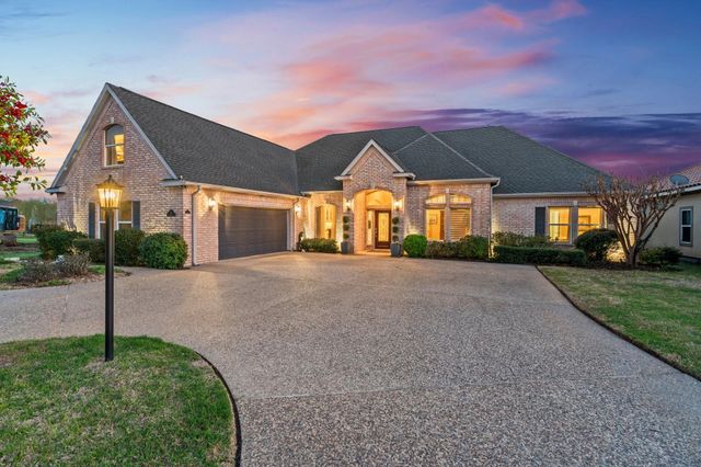 26 Englewood Court, Montgomery, TX 77356