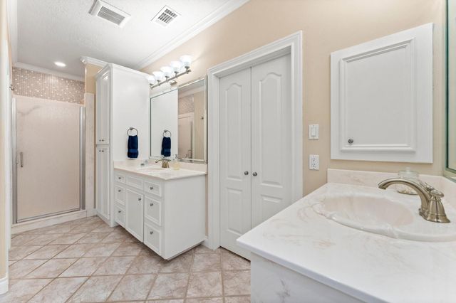26 Englewood Court, Montgomery, TX 77356