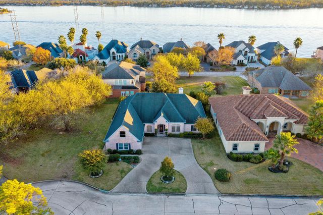 26 Englewood Court, Montgomery, TX 77356