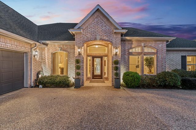 26 Englewood Court, Montgomery, TX 77356