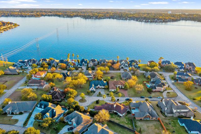 26 Englewood Court, Montgomery, TX 77356
