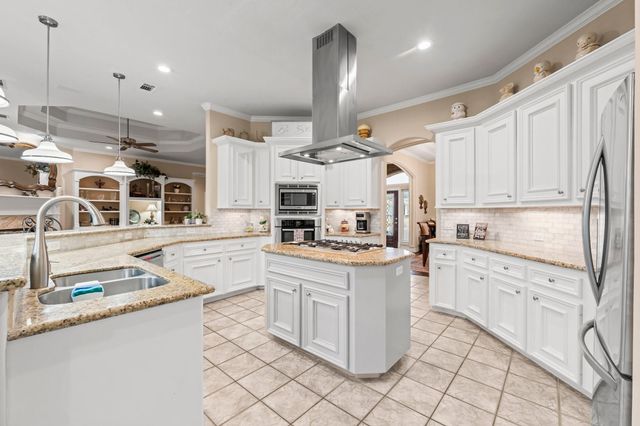 26 Englewood Court, Montgomery, TX 77356