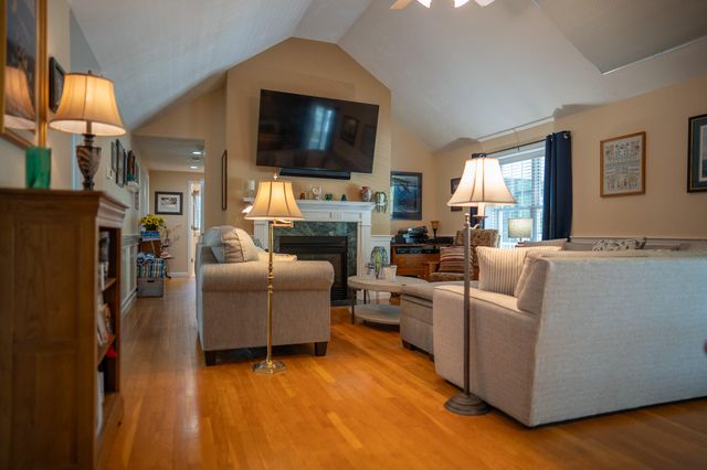 12 Sheffield Place, Mashpee, MA 02649