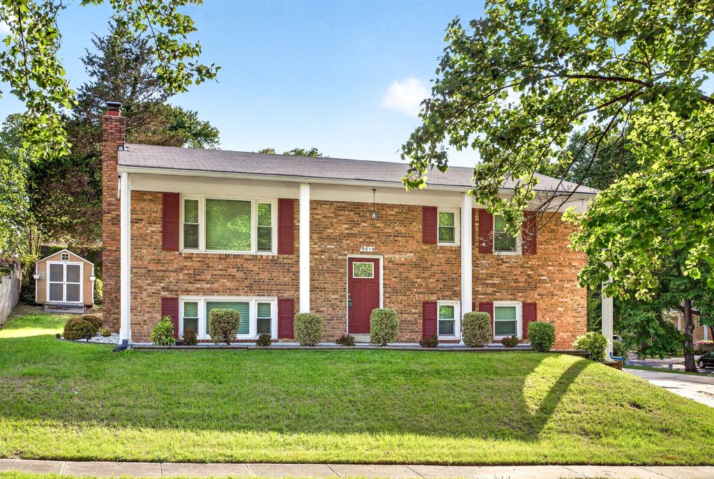 Image 1 of property listing at 9015 DIXON DR, Clinton, MD 20735