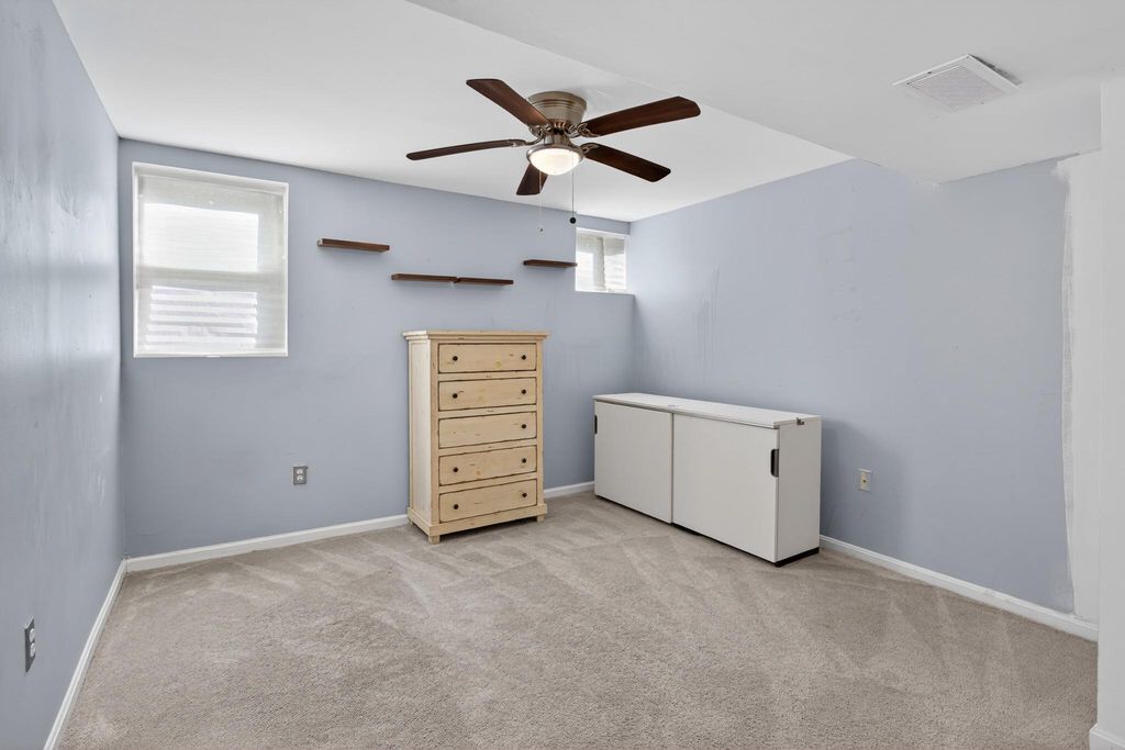 Image 20 of property listing at 9015 DIXON DR, Clinton, MD 20735