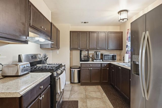 7112 Delhaven Way, North Highlands, CA 95660
