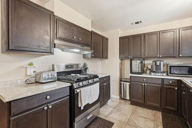 7112 Delhaven Way, North Highlands, CA 95660