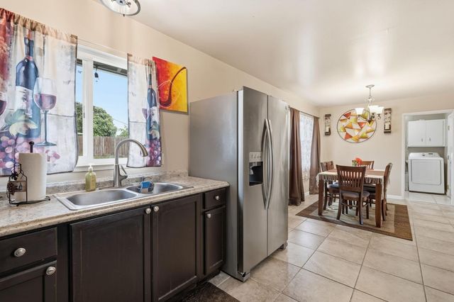7112 Delhaven Way, North Highlands, CA 95660