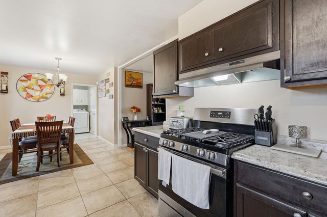 7112 Delhaven Way, North Highlands, CA 95660