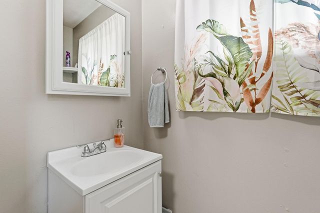 7112 Delhaven Way, North Highlands, CA 95660