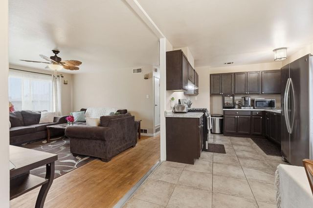 7112 Delhaven Way, North Highlands, CA 95660