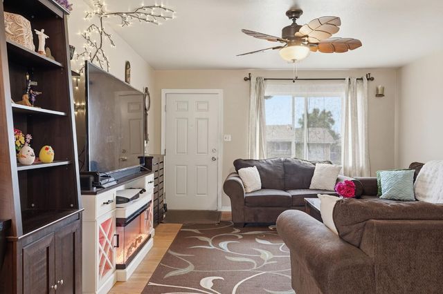7112 Delhaven Way, North Highlands, CA 95660
