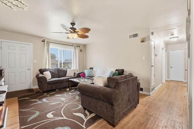 7112 Delhaven Way, North Highlands, CA 95660