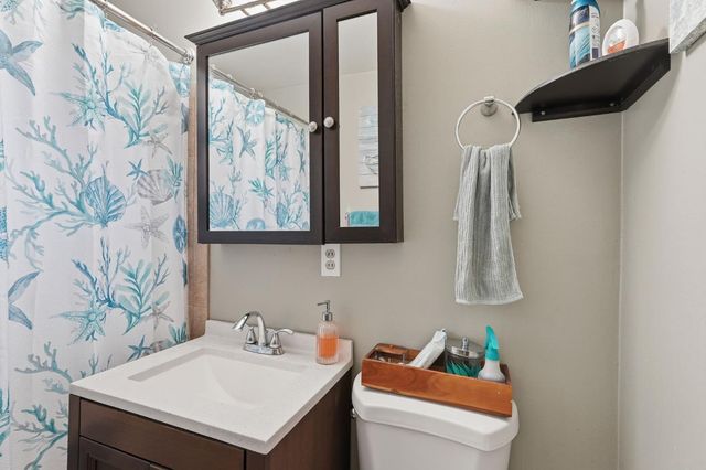 7112 Delhaven Way, North Highlands, CA 95660