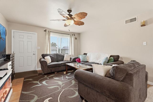 7112 Delhaven Way, North Highlands, CA 95660