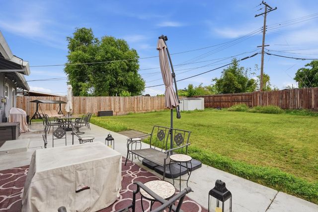 7112 Delhaven Way, North Highlands, CA 95660