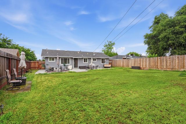 7112 Delhaven Way, North Highlands, CA 95660