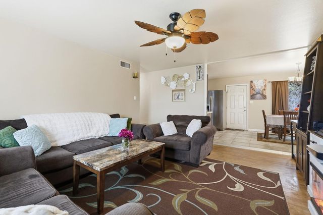 7112 Delhaven Way, North Highlands, CA 95660