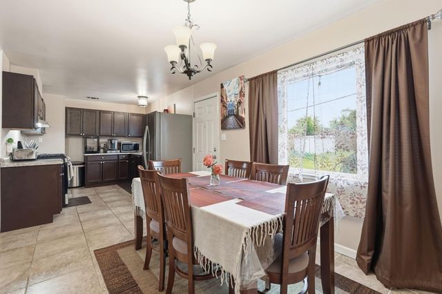 7112 Delhaven Way, North Highlands, CA 95660