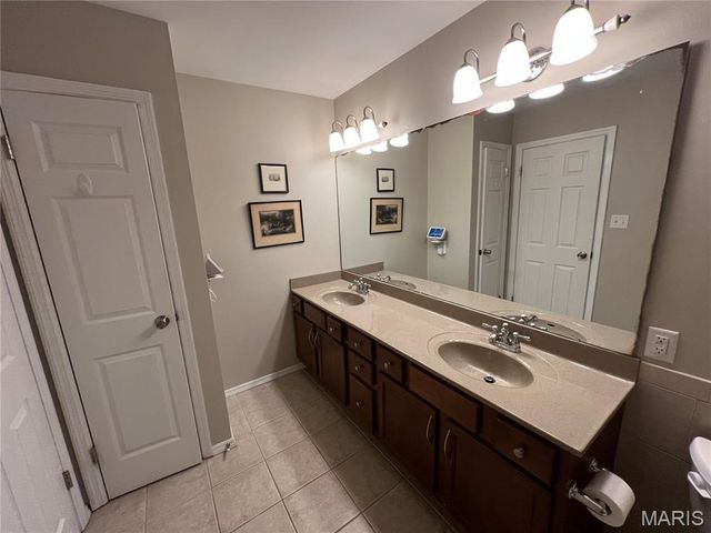 538 Kenilworth Lane, Ballwin, MO 63011