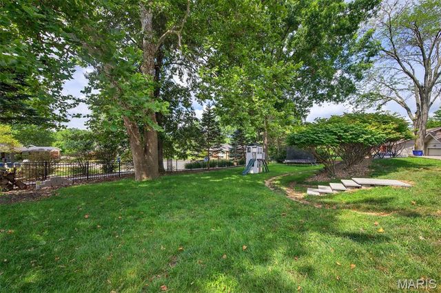 538 Kenilworth Lane, Ballwin, MO 63011