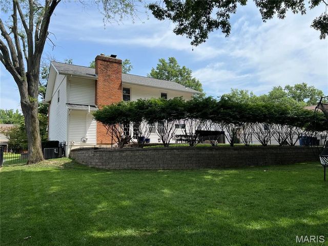 538 Kenilworth Lane, Ballwin, MO 63011