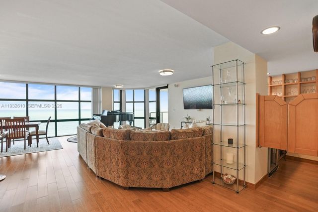 6423 Collins Avenue 1005, Miami Beach, FL 33141