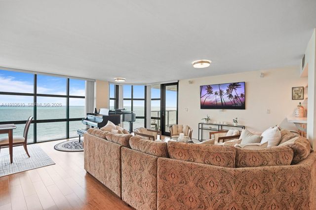 6423 Collins Avenue 1005, Miami Beach, FL 33141