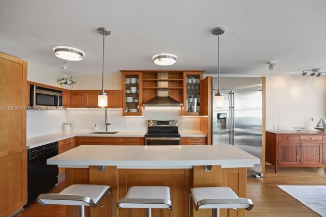 6423 Collins Avenue 1005, Miami Beach, FL 33141